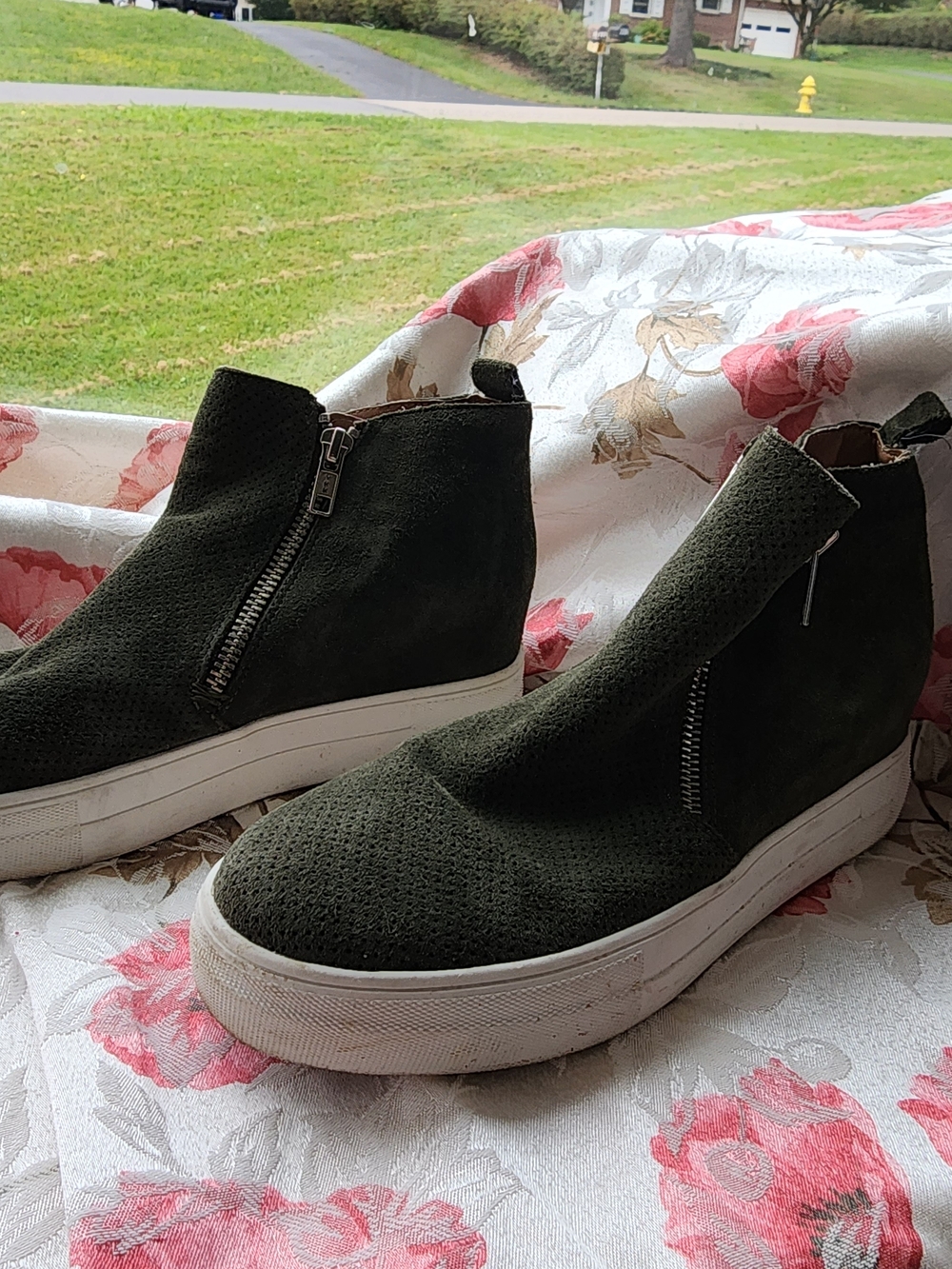 Steve Madden Olive Green Suede Zip Platform Ankle Booties